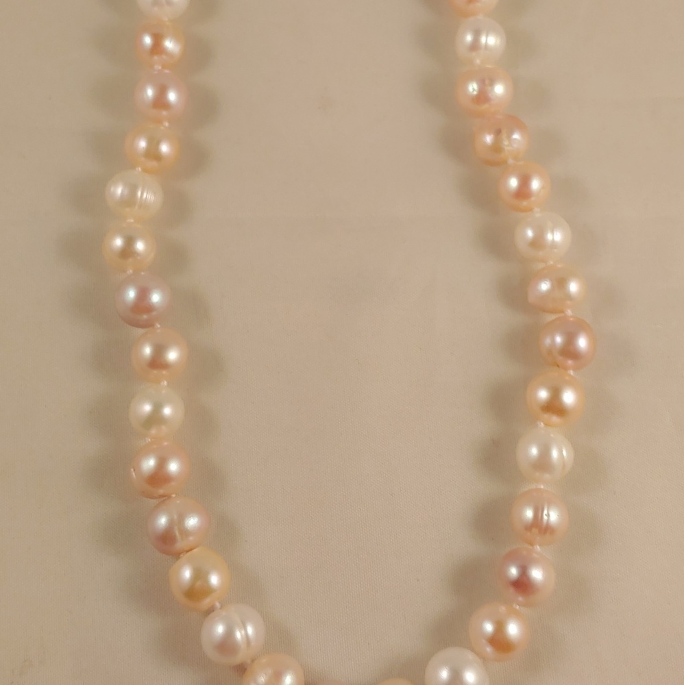 Genuine large mother of pearl necklace/choker